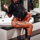 Emily-2000282