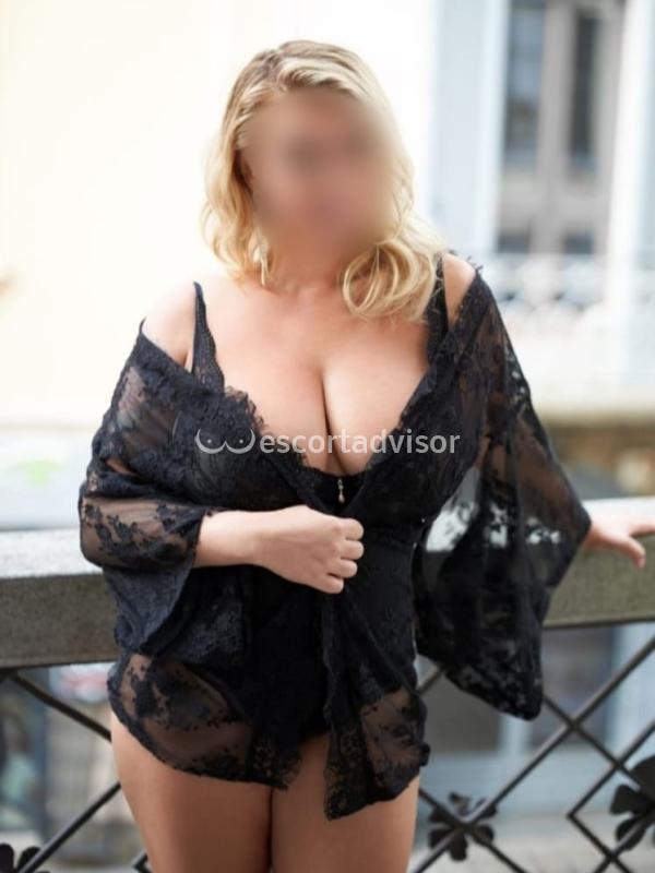 Escort 3931163967